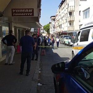 bosanma asamasindaki polis esini vurarak oldurdu He1XOyf6