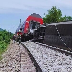 danimarkada tren raydan cikti olu ve yaralilar var f9e7xlsK