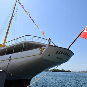 savarona istanbulu selamlayacak iSWRAS6V