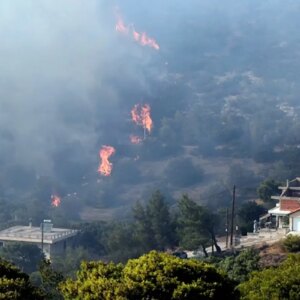 yunanistanda orman yangini 1 olu yerlesimler tahliye edildi h69vFk2t