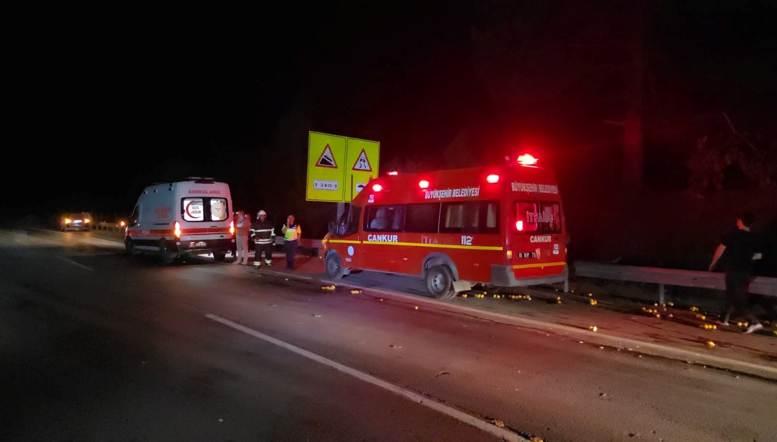 adanada 4 arac birbirine girdi 1 agir yarali k6Z5ACFK