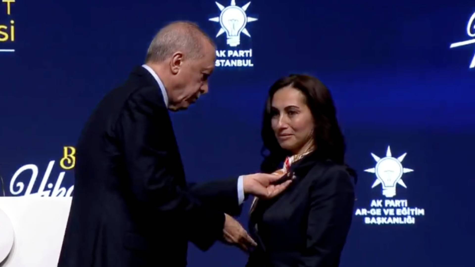 chpden istifa eden beykoz belediye baskanvekili ozlem vural gurzel akpye katildi q54ntDa1