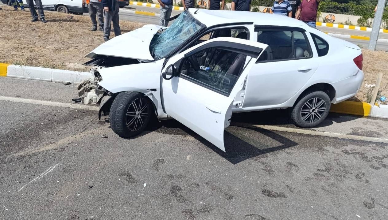 kepceye carpan otomobilin surucusu yaralandi BfWOeNYF