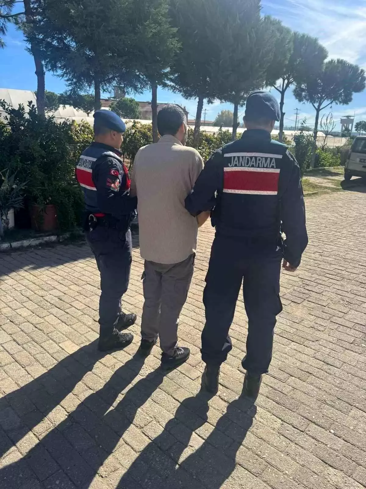 10 yil hapis cezasi ile aranan sahis yakalandi A63DXZRd.jpg