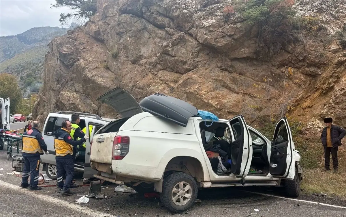 artvinde trafik kazasi 4 yarali sLU5cf9n.jpg