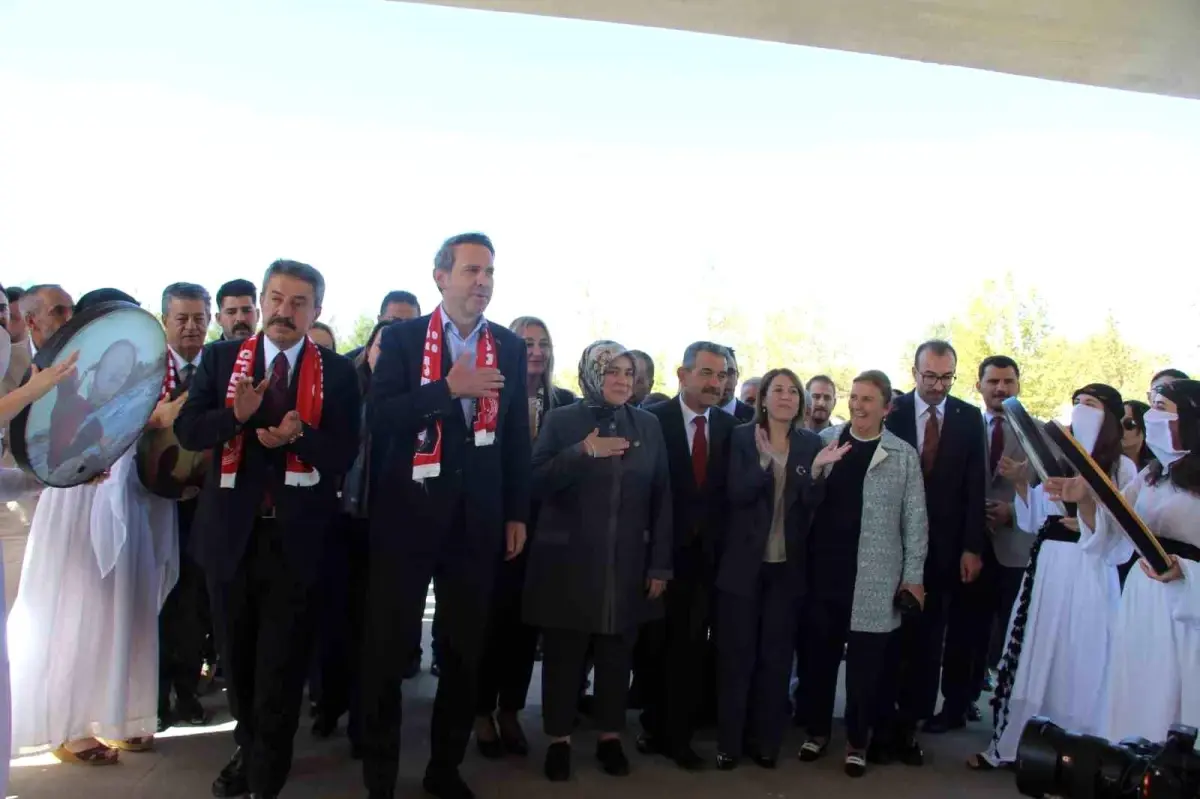 bakan bayraktardan terorsuz turkiye kadinla mumkun vurgusu NjdHF7sW.jpg