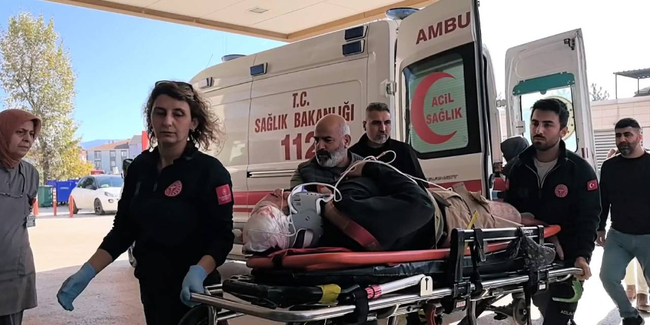 bursada uzerine insaat iskelesi devrilen isci agir yaralandi TYhn37Xr.jpg