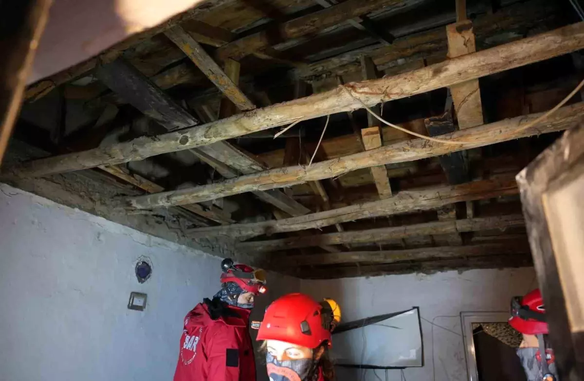 denizlide dugun hazirligi sirasinda tavan coktu 6 yarali rNmzxV1A.jpg