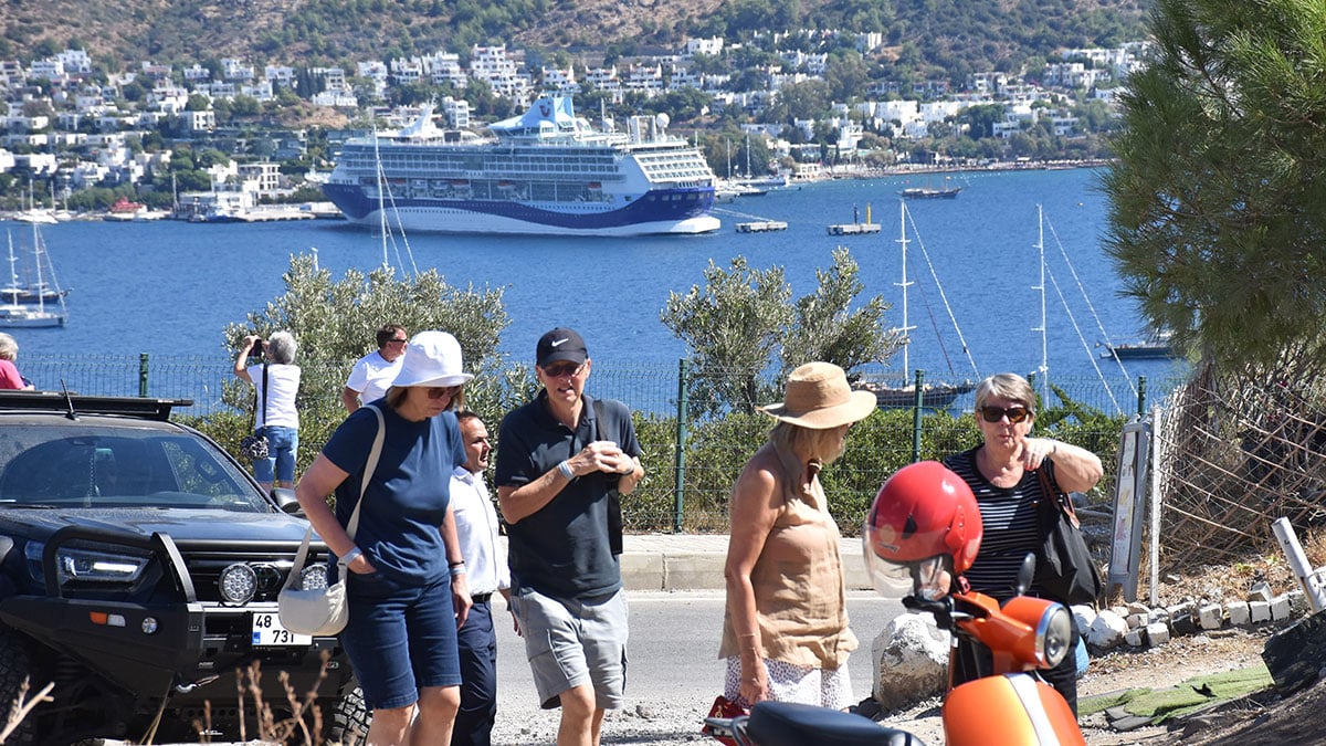 marella discovery 2 bodruma yuzlerce turist indirdi utuyrPwC