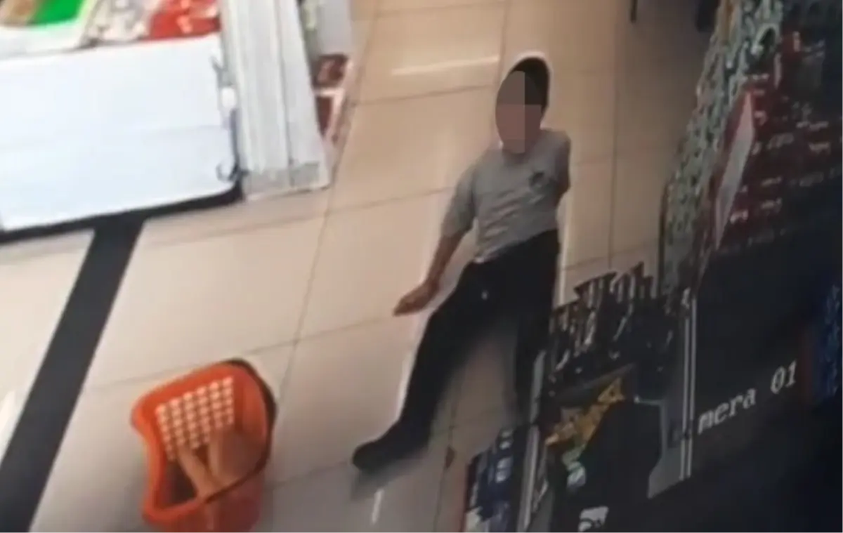 market icinde skandal otizmli cocuga saldiri XiMduijw