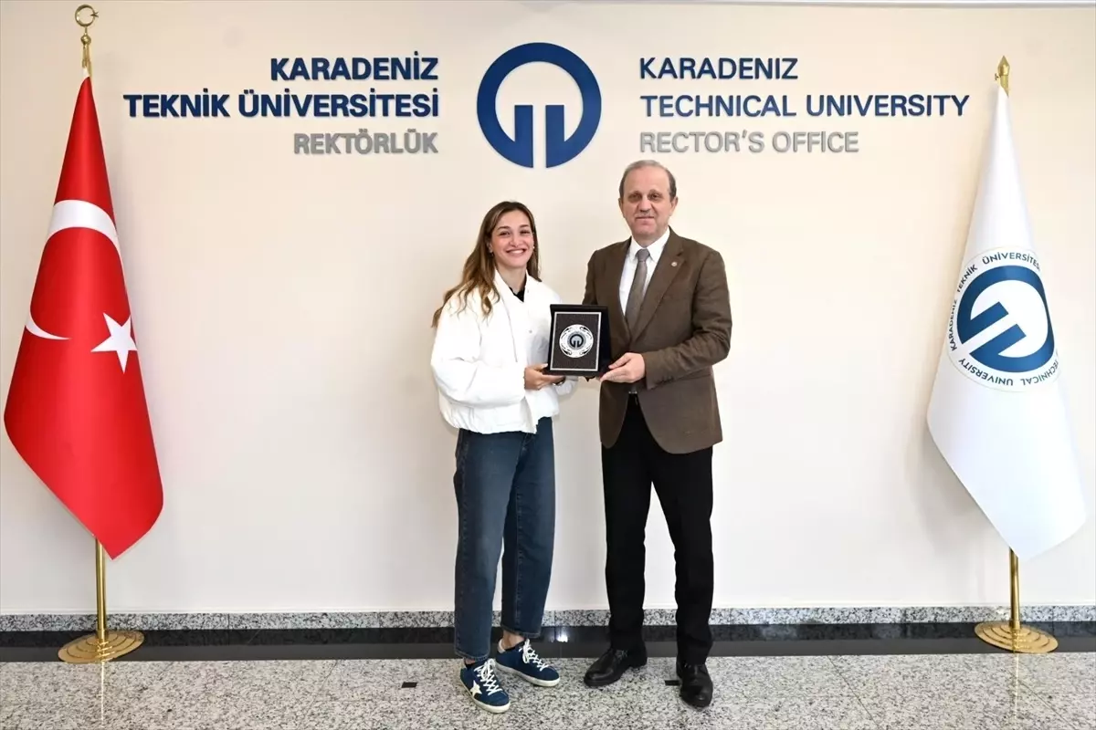 milli boksor buse naz cakiroglundan ktu rektorune ziyaret jlTjEcP5.jpg