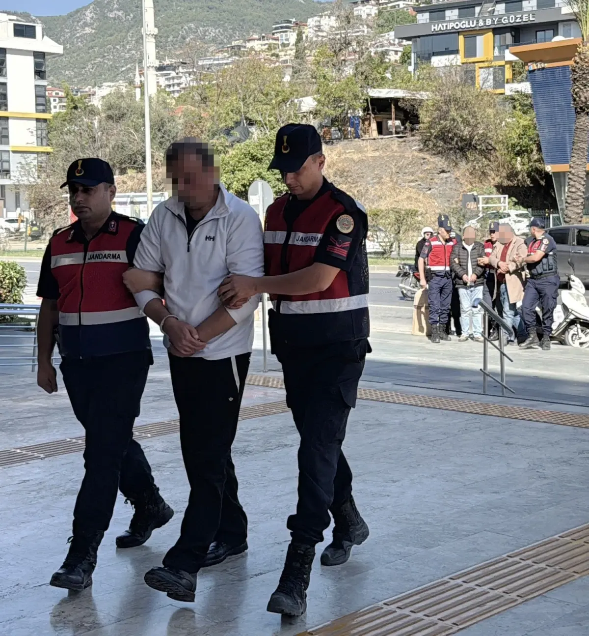 sahte kimlikle arsa satisi 5 tutuklama XEx1R5pH.jpg