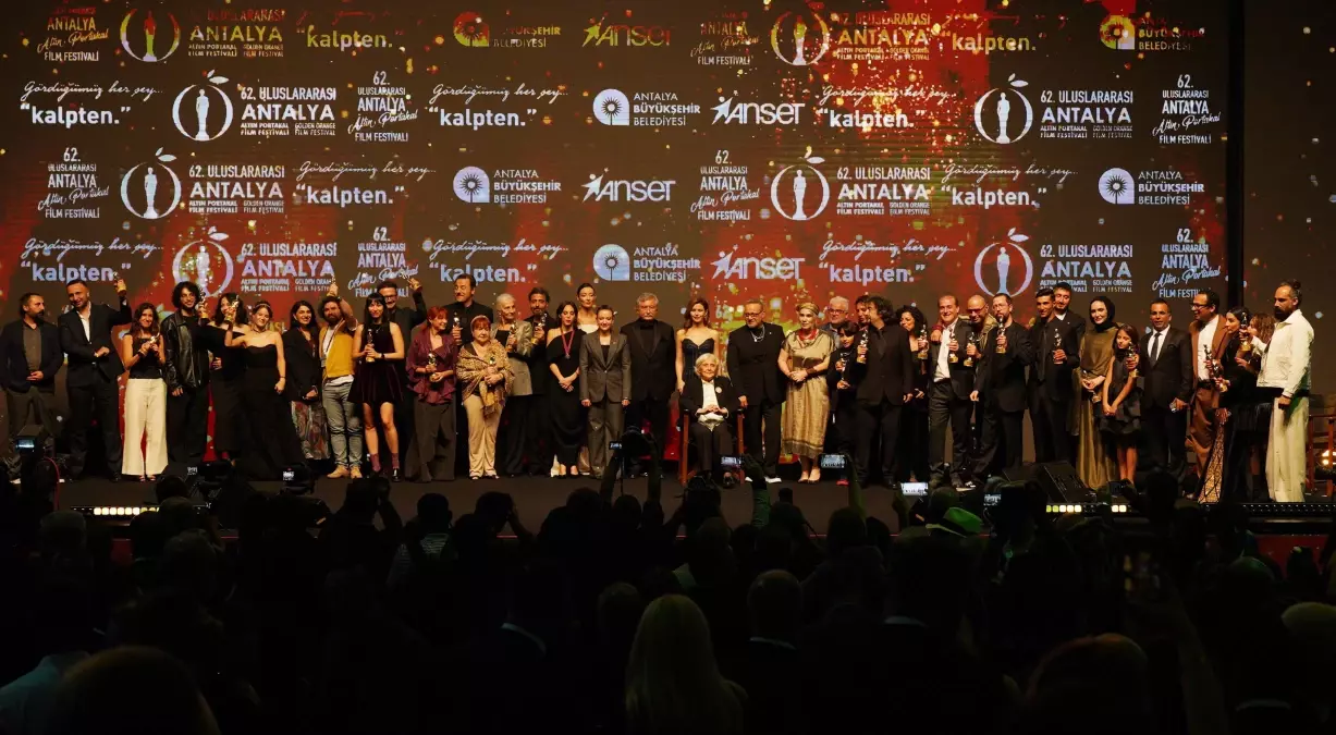 altin portakala 7 odulle tavsan imparatorlugu damga vurdu fRjQSJnC.jpg