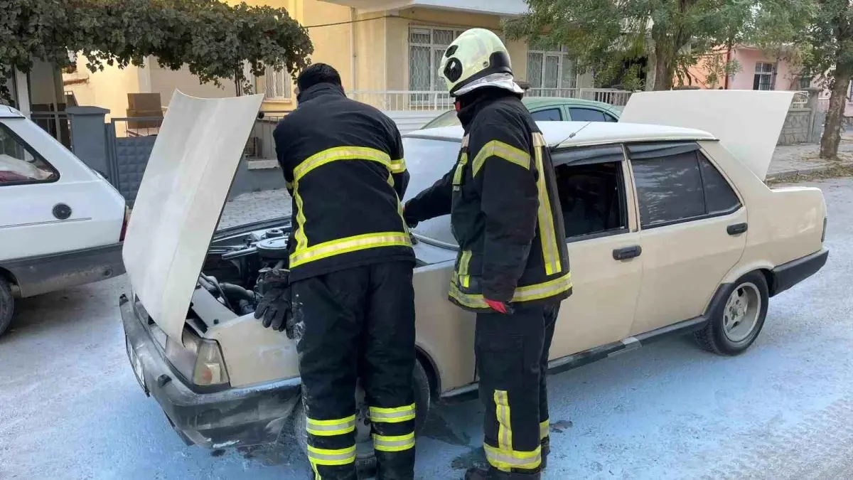 karamanda seyir halindeki otomobil yangini vatandaslarin mudahalesiyle sonduruldu 5SuUsyXX.jpg