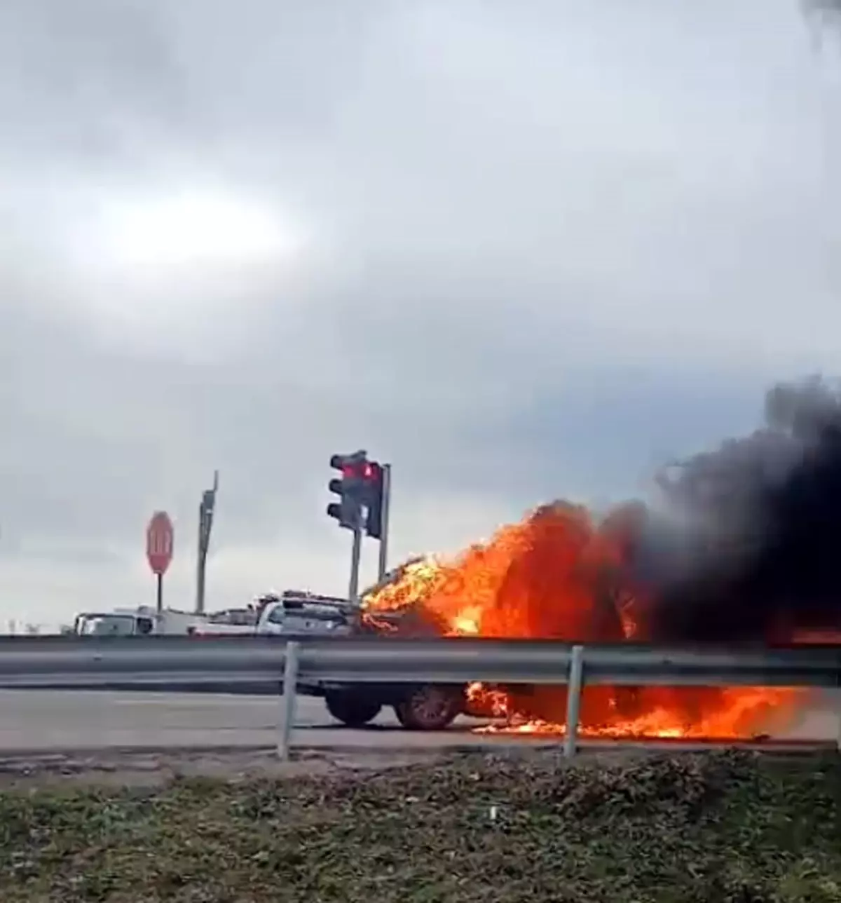 Tekirdağ’da seyir halindeki otomobil alev aldı