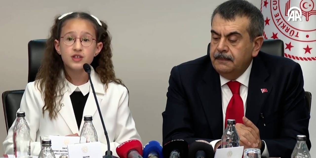 Defne, Bir Günlüğüne Milli Eğitim Bakanı Olarak İlk Adımlarını Attı