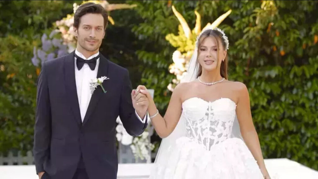 feyyaz-serifoglu-ve-merve-dinckoldan-aile-pozu-qcIJsYMI