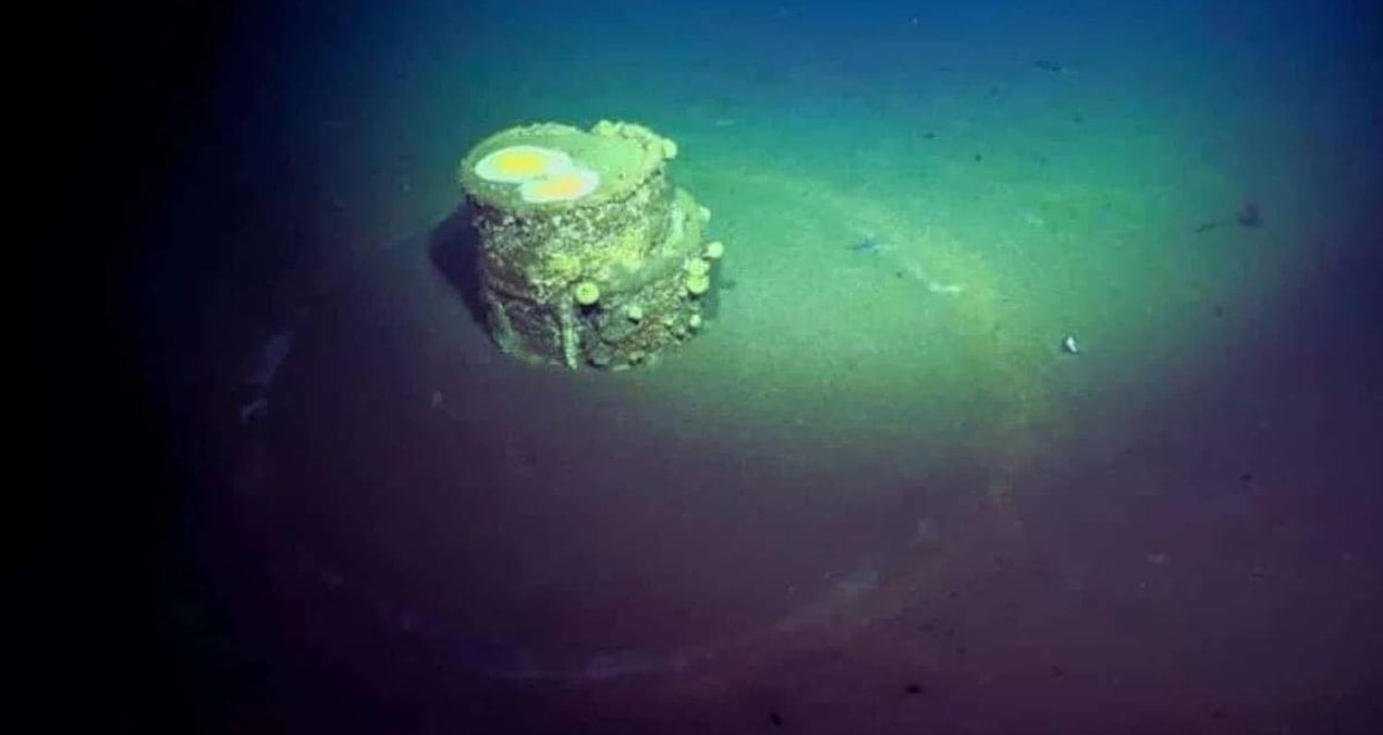 Okyanus Derinliklerinde Beyaz Halkalarla Çevrili Gizemli Variller: 50 Yıldır Saklı Kalmış Tehlike
