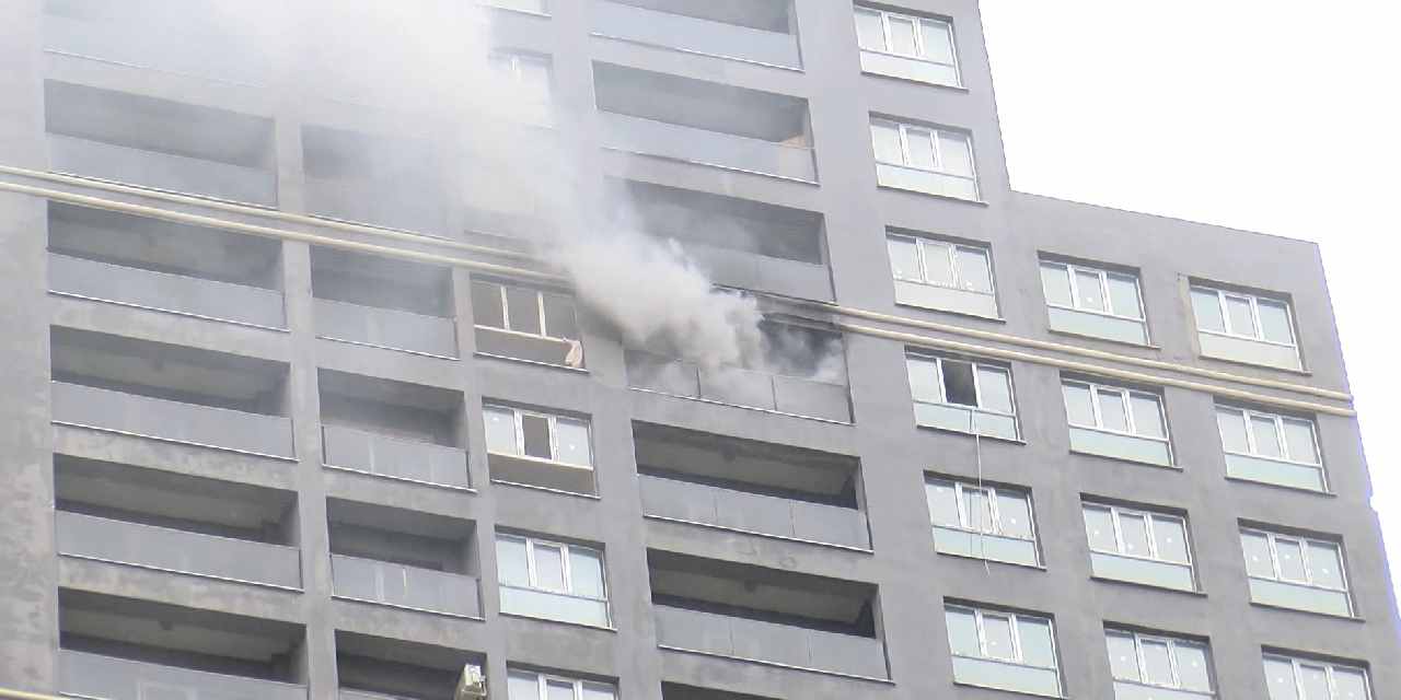 Esenyurt’ta 35 Katlı Binada Yangın Paniği