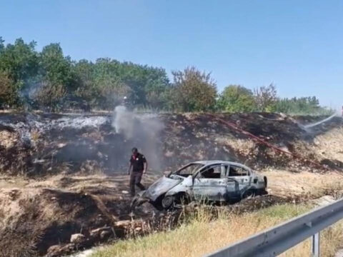 Malatyada otomobil alevlere teslim oldu baba oguldan aci haber aAUbCGHR